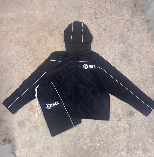 GEEKED ESSENTIAL TRACKSUIT (BLACK)